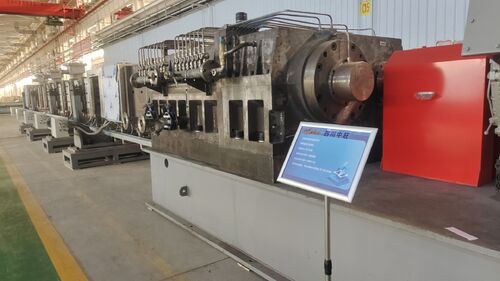 4つのZHP330石油化学デボラティライゼーション挤出粒子をランチョウ石油化学設備公園に組み立てた.